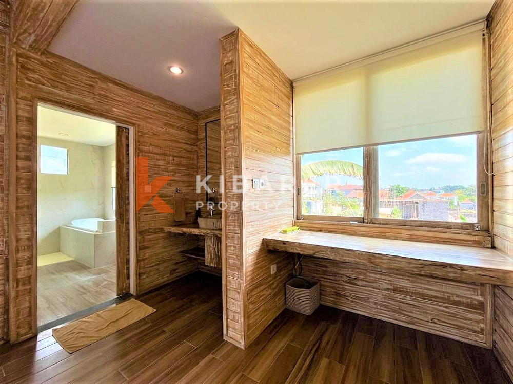 Classic Two Bedrooms Enclosed Living Villa Situated In Padonan-Canggu — image 18