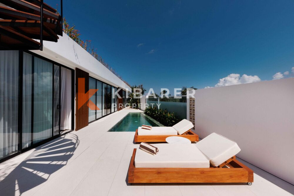 Luxury Three Bedroom Enclosed Living Room Villa Walk to Pererenan Beach — image 1