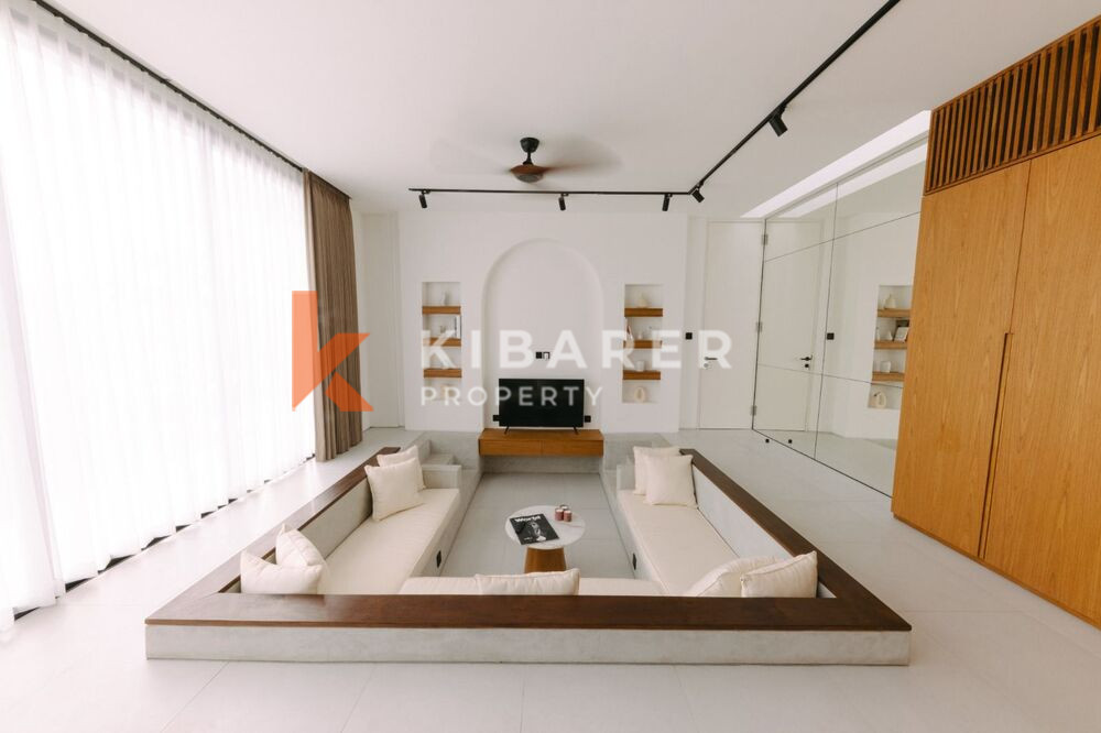 Luxury Three Bedroom Enclosed Living Room Villa Walk to Pererenan Beach — image 4