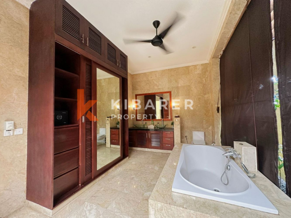 Beautiful Three-Bedroom Enclosed Guest Villa in Prime Seminyak Area — image 14