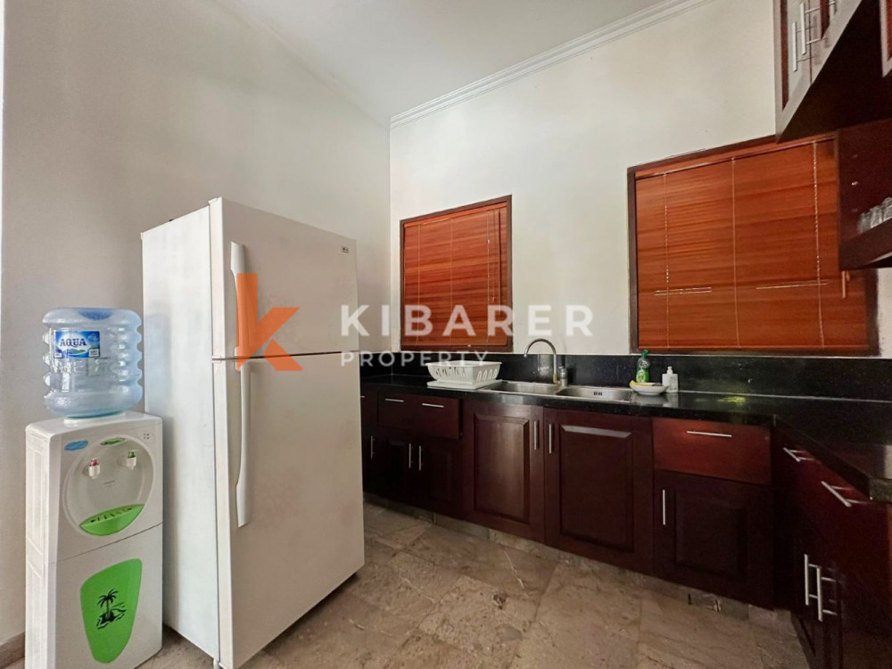 Beautiful Three-Bedroom Enclosed Guest Villa in Prime Seminyak Area — image 10