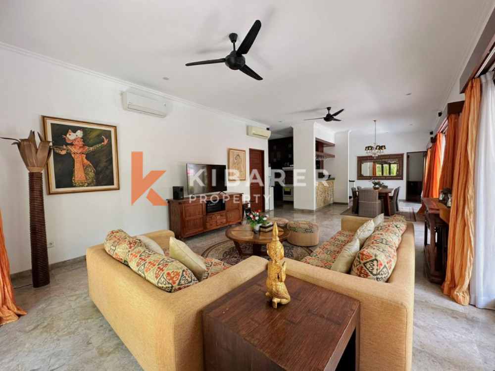 Beautiful Three-Bedroom Enclosed Guest Villa in Prime Seminyak Area — image 6