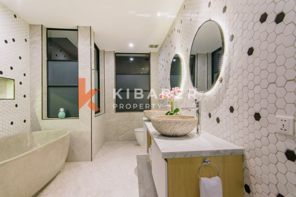 Stunning Four Bedroom Villa well located in Canggu — image 11