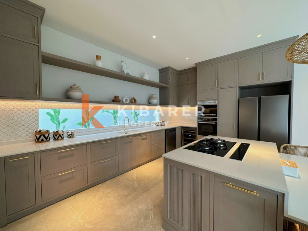 Brand New Luxury Five Bedrooms Villa Situated in Central Canggu — image 8