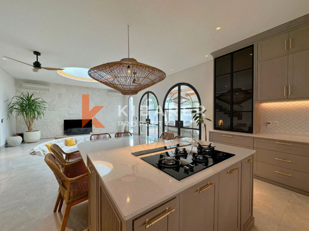New Luxury Five-Bedroom Villa Located in Central Canggu — image 6