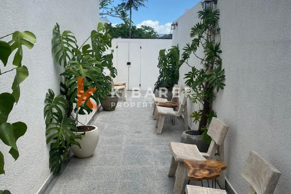 Charming One-Bedroom Enclosed Villa Santorini Located in Padonan — image 2