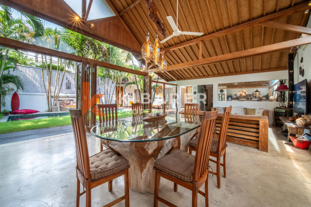 Tropical Comfort Three Bedroom Enclosed Living Villa in Kerobokan — image 3