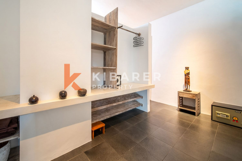 Tropical Comfort Three Bedroom Enclosed Living Villa in Kerobokan — image 15