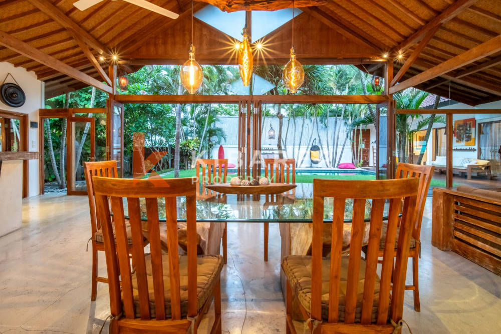 Tropical Comfort Three Bedroom Enclosed Living Villa in Kerobokan — image 4