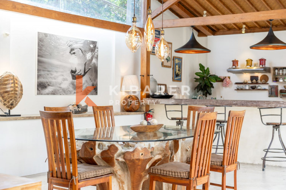 Beautiful Tropical Three-Bedroom Villa in Kerobokan — image 11