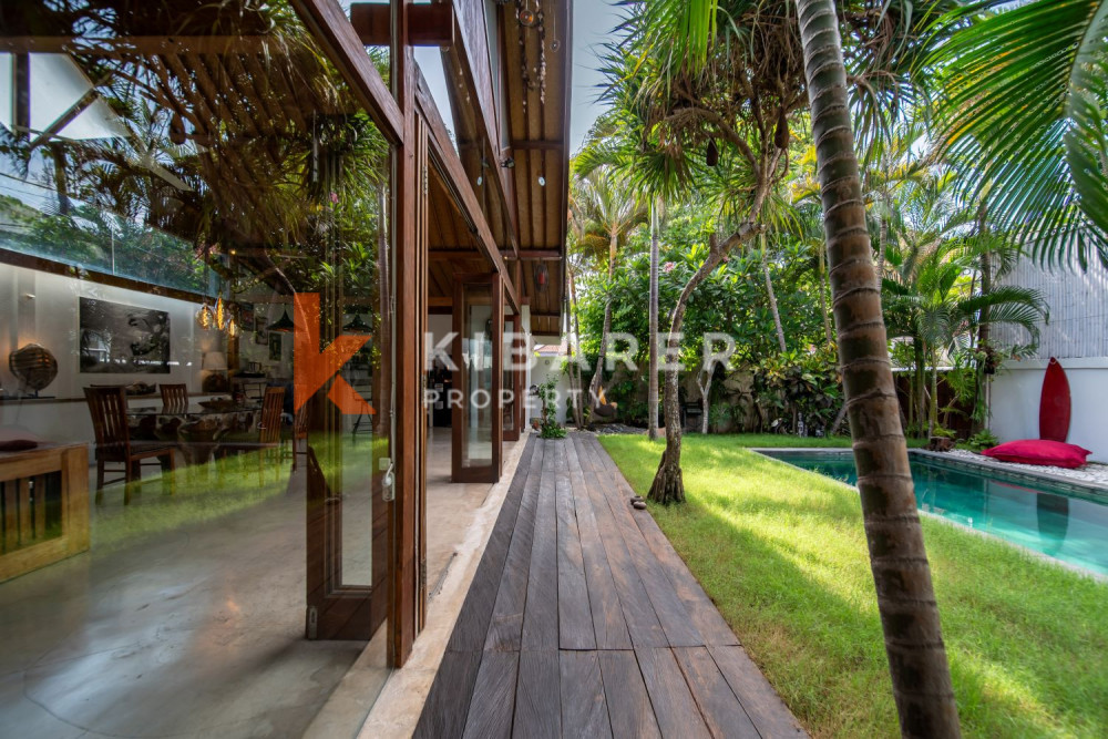 Beautiful Tropical Three-Bedroom Villa in Kerobokan — image 7