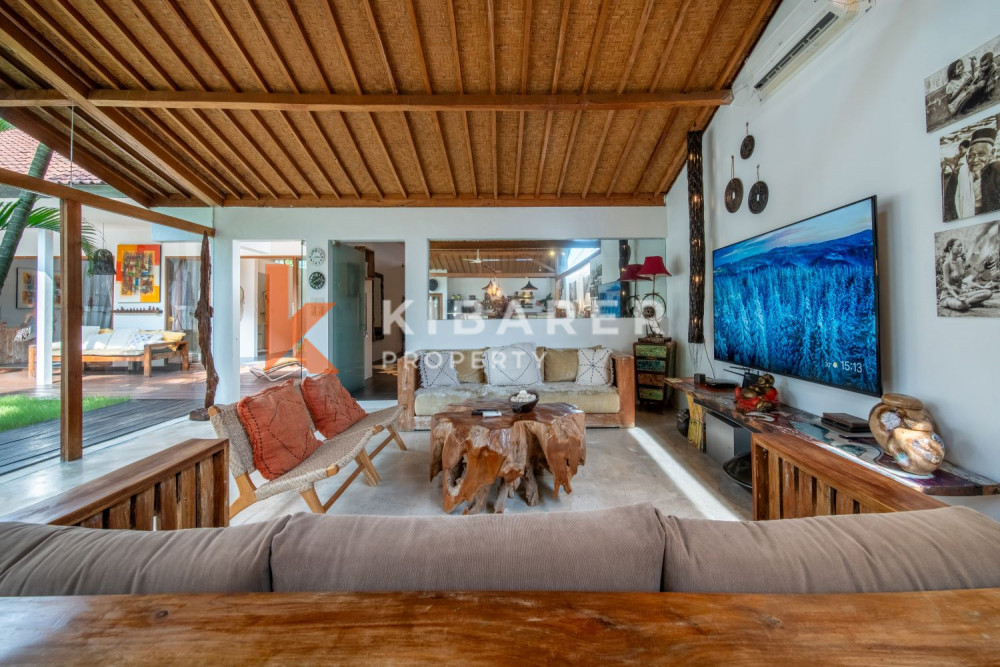 Beautiful Tropical Three-Bedroom Villa in Kerobokan — image 8