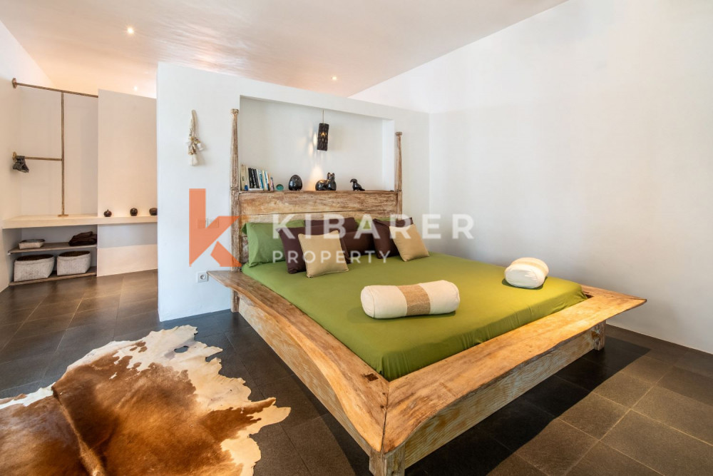 Beautiful Tropical Three-Bedroom Villa in Kerobokan — image 13