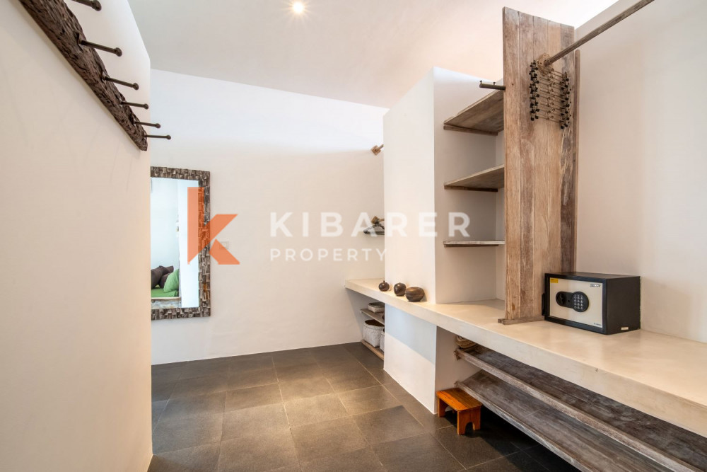Beautiful Tropical Three-Bedroom Villa in Kerobokan — image 17