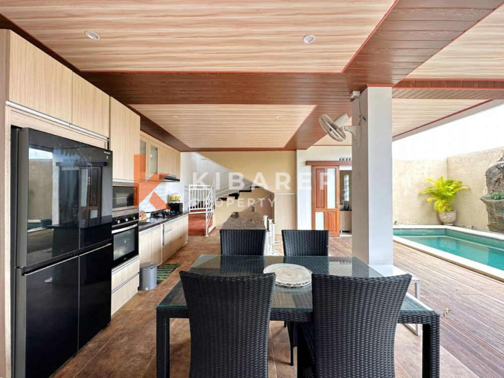Wonderful Three Bedroom Enclosed Living Room Situated in Padonan — image 4