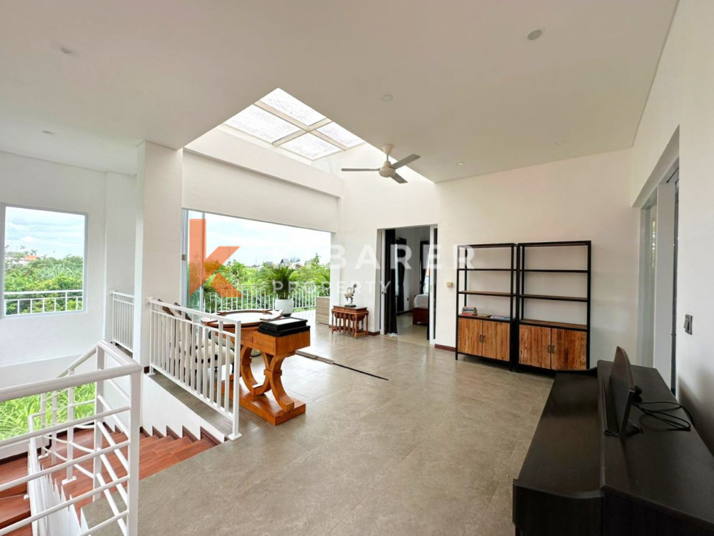 Wonderful Three Bedroom Enclosed Living Room Situated in Padonan — image 10