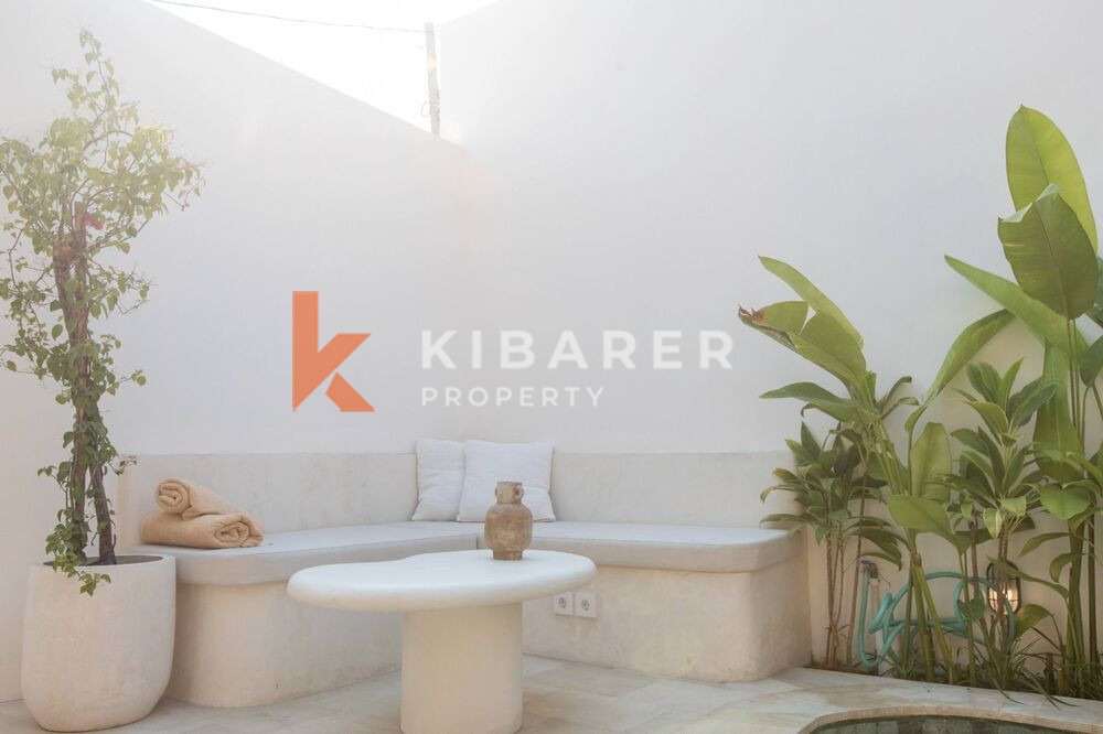 Gorgeous Three Bedroom Enclosed Living Room Mediterranean Villa in Pererenan — image 4