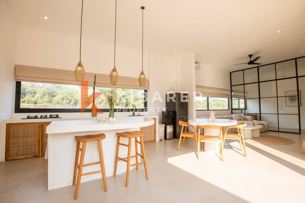 Gorgeous Three Bedroom Enclosed Living Room Mediterranean Villa in Pererenan — image 9