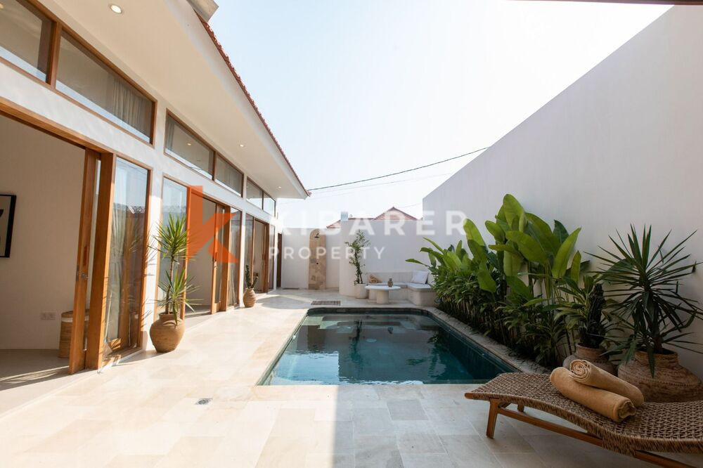 Gorgeous Three Bedroom Enclosed Living Room Mediterranean Villa in Pererenan — image 2