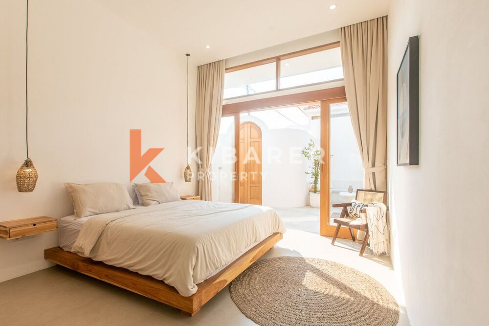 Gorgeous Three Bedroom Enclosed Living Room Mediterranean Villa in Pererenan — image 15
