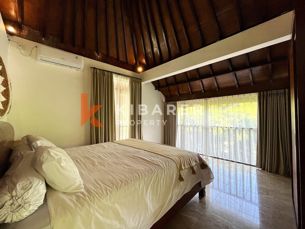 Classic Three Bedrooms Closed Living Wooden Villa In Perfect Location Of Berawa — image 6