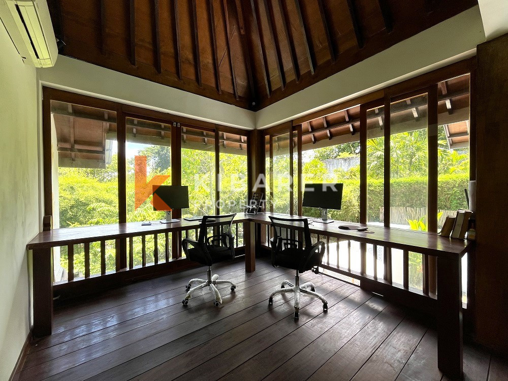 Classic Three Bedrooms Closed Living Wooden Villa In Perfect Location Of Berawa — image 7