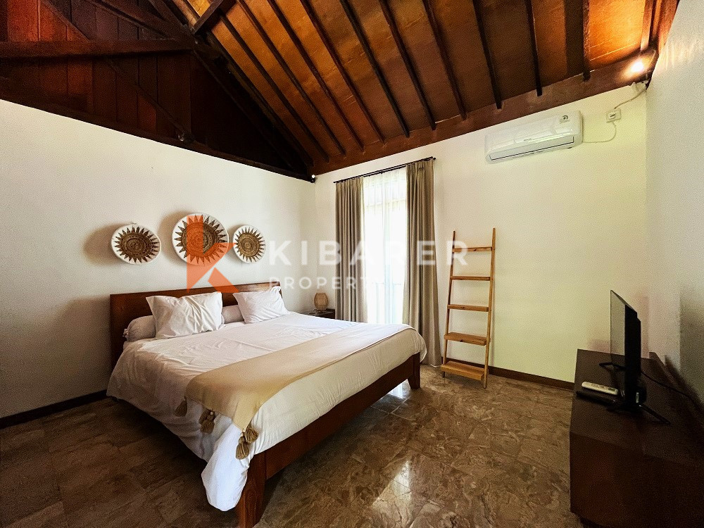 Classic Three Bedrooms Closed Living Wooden Villa In Perfect Location Of Berawa — image 8