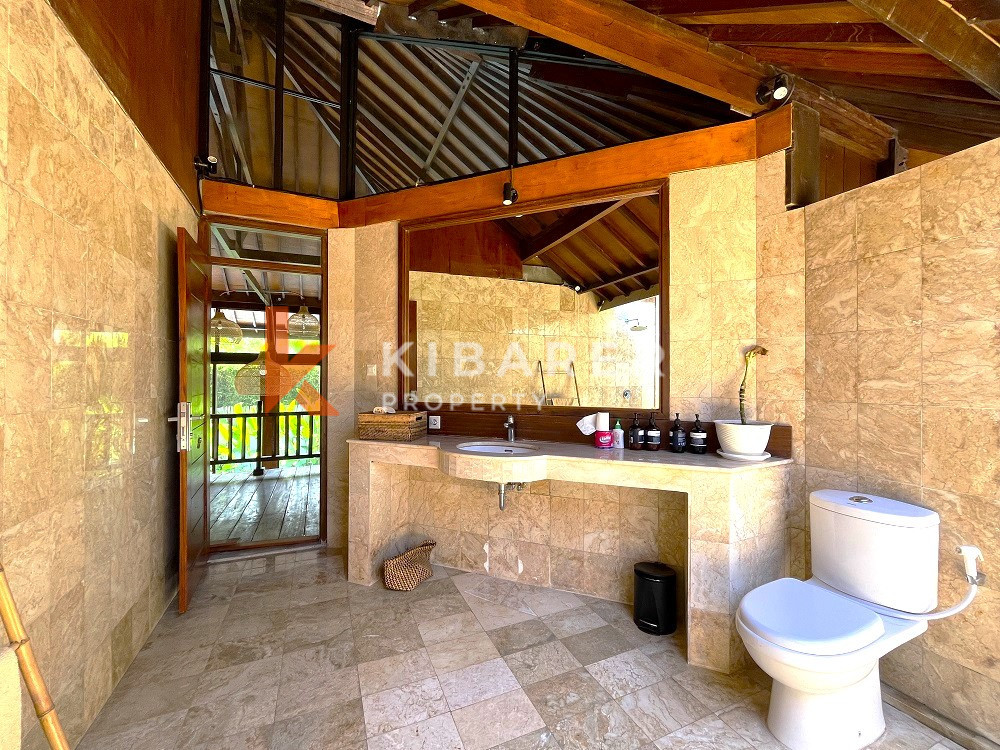 Classic Three Bedrooms Closed Living Wooden Villa In Perfect Location Of Berawa — image 10