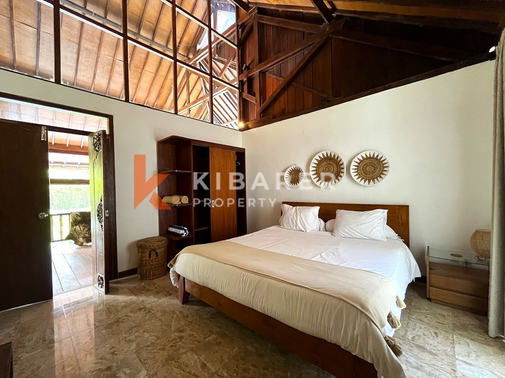 Classic Three Bedrooms Closed Living Wooden Villa In Perfect Location Of Berawa — image 9