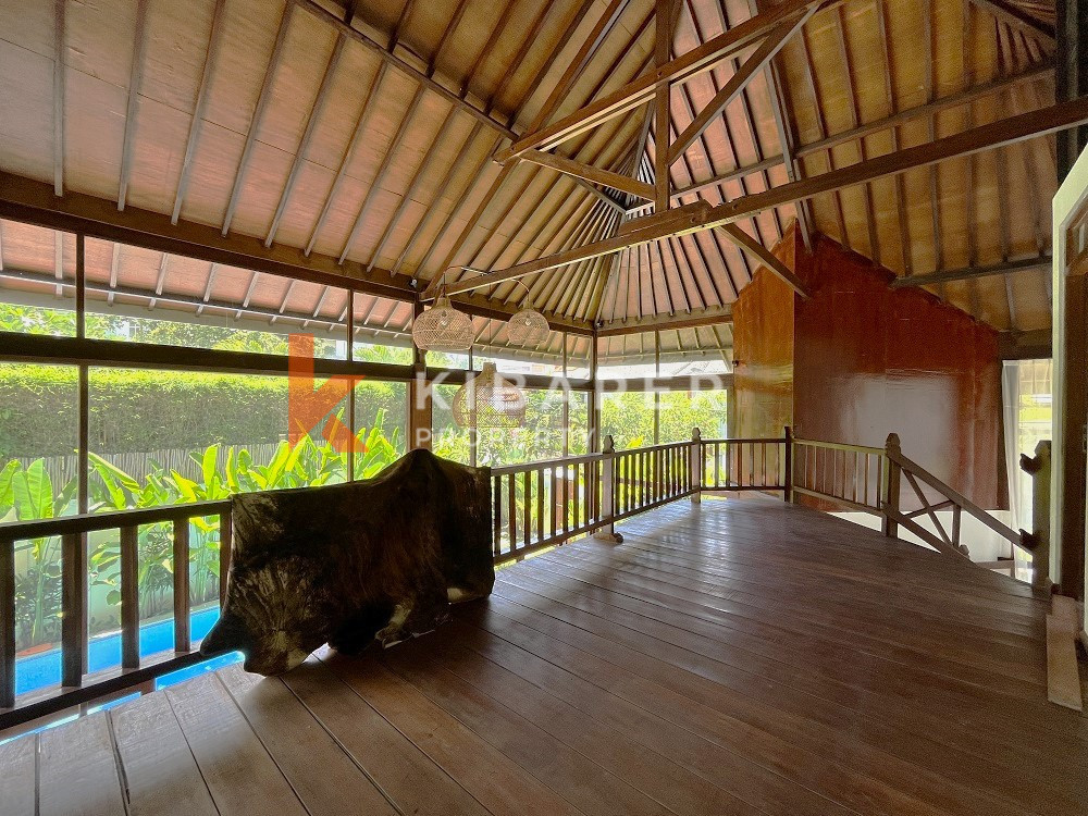 Classic Three Bedrooms Closed Living Wooden Villa In Perfect Location Of Berawa — image 11