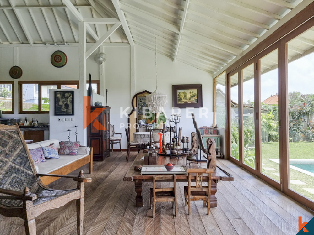 Traditional Four-Bedroom Joglo with Rice Field Views in Cemagi — image 3