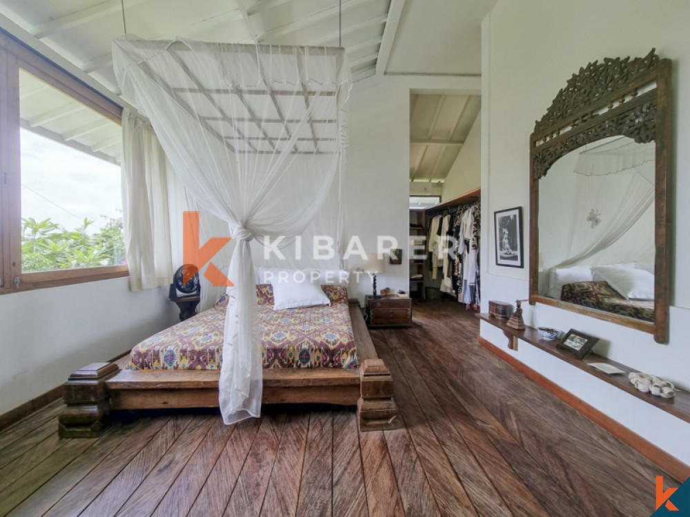 Traditional Four-Bedroom Joglo with Rice Field Views in Cemagi — image 17