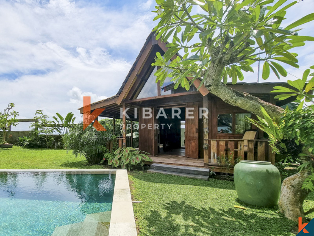 Traditional Four-Bedroom Joglo with Rice Field Views in Cemagi — image 9