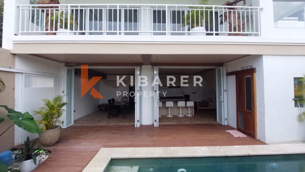 Wonderful Three Bedroom Enclosed Living Room Situated in Padonan — image 7