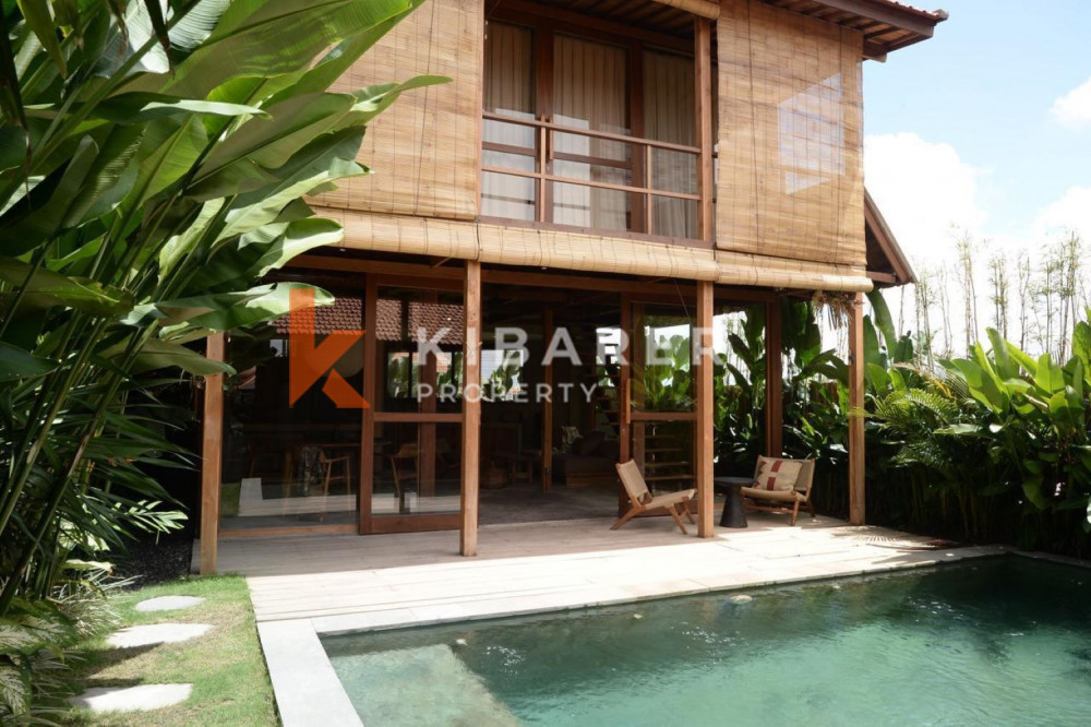 Wooden Two Bedroom Enclosed Living Villa in Cemagi — image 2