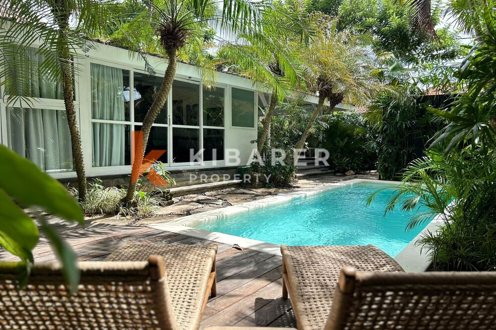 Stunning Three Bedroom Enclosed Living Joglo Villa in Canggu