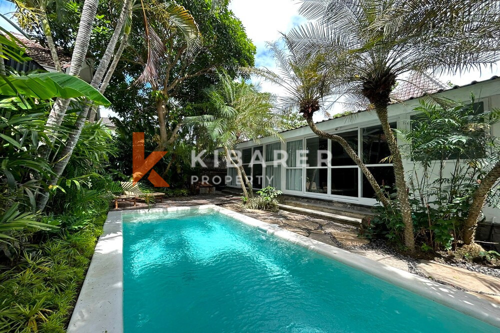 Stunning Three Bedroom Enclosed Living Joglo Villa in Canggu — image 4
