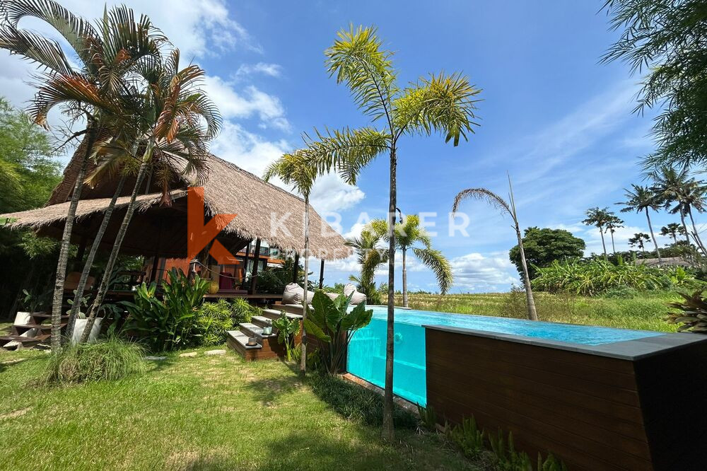 Beautiful Quiet Two-Bedroom Enclosed Living Room Villa in Seseh — image 3