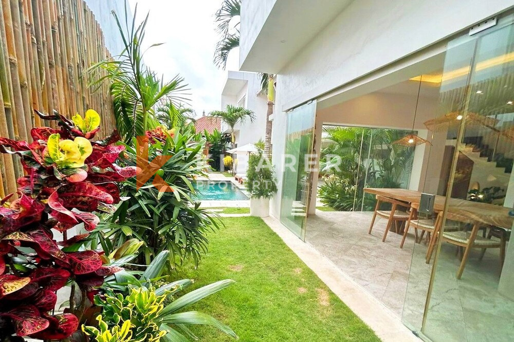 Luxe Three Bedroom Enclosed Living Room Villa Set in Pererenan