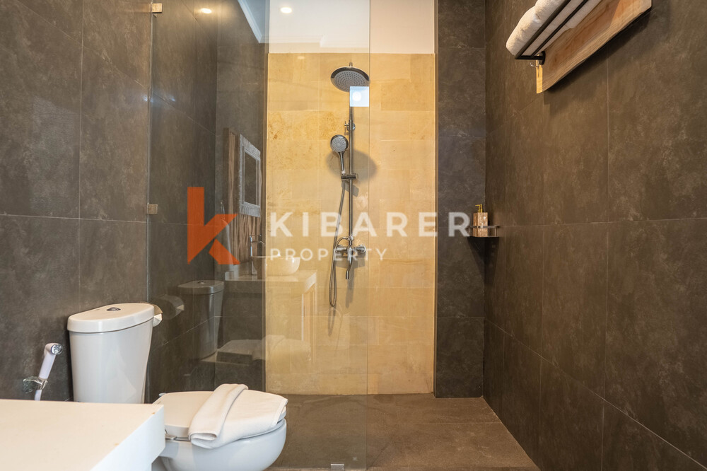 Lovely Three Bedroom Enclosed Living Villa Situated in Tumbak Bayuh — image 18