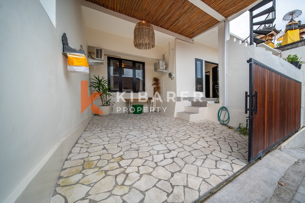 Cozy Stylish Three Bedrooms Villa with Rooftop in Canggu — image 3