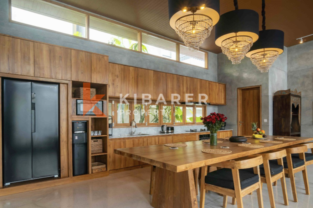 Four Bedroom Enclosed Living Villa Set in The Heart of Umalas — image 9