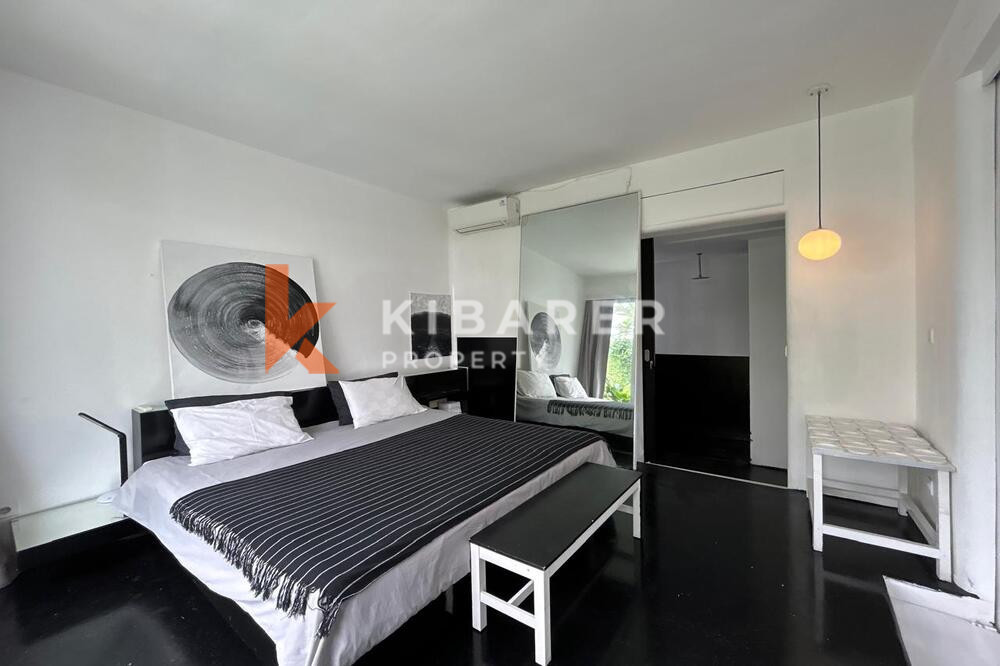 Two-Bedroom Aesthetic Villa with Enclosed Living Room in Central Seminyak — image 9