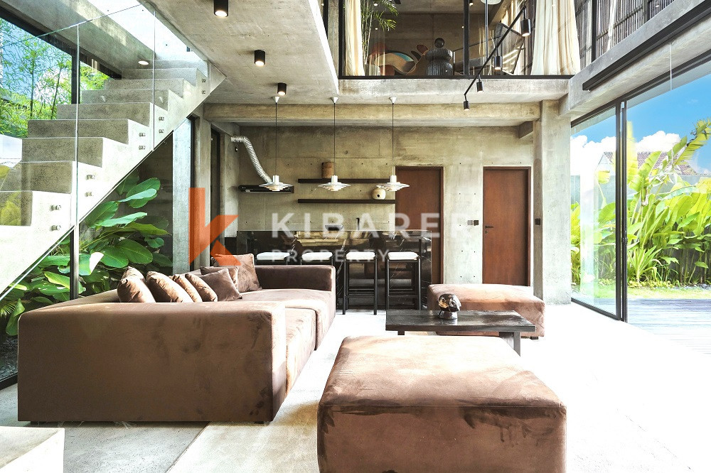 Luxury High Quality Design Three-Bedroom Enclosed Living Room Villa in the Edge of Canggu — image 3