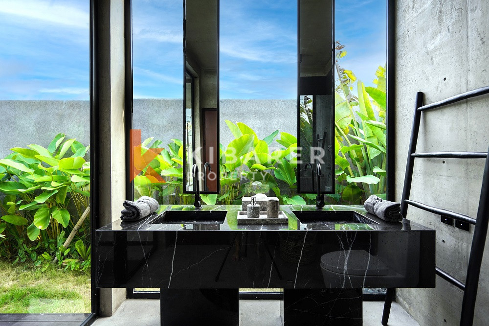 Luxury High Quality Design Three-Bedroom Enclosed Living Room Villa in the Edge of Canggu — image 10