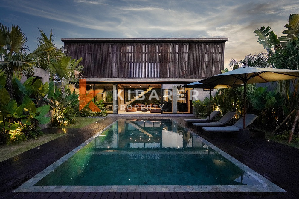 Luxury High Quality Design Three-Bedroom Enclosed Living Room Villa in the Edge of Canggu — image 1