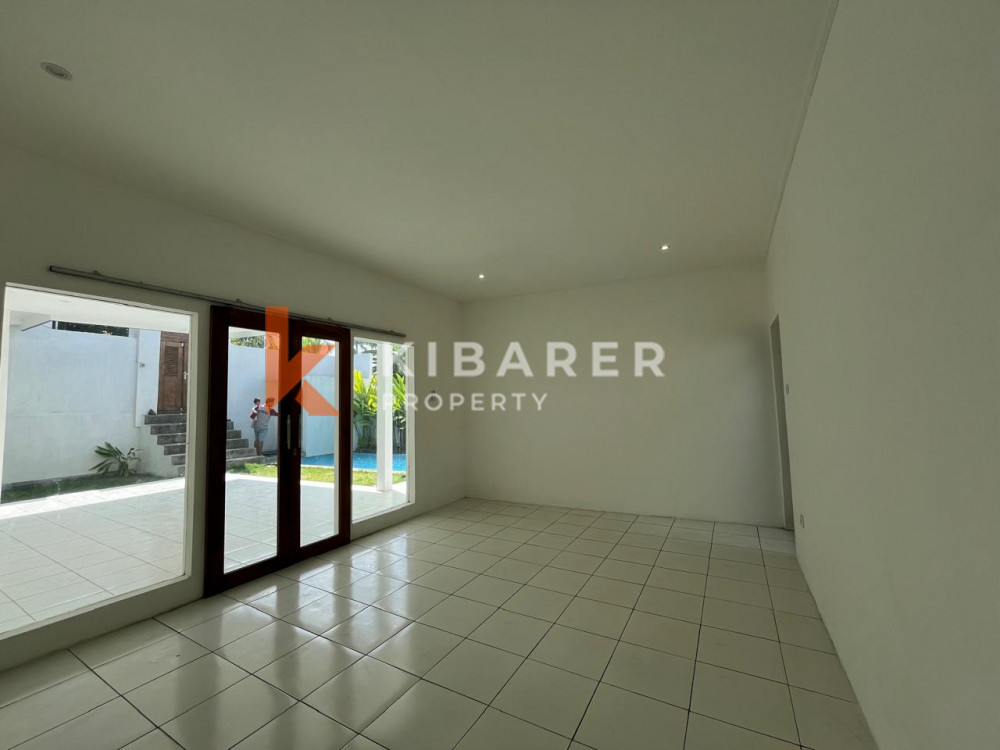 Brand new villa two bedrooms open living room in pererenan area — image 9