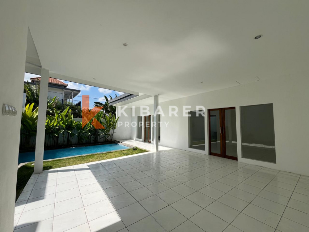 Brand new villa two bedrooms open living room in pererenan area — image 18