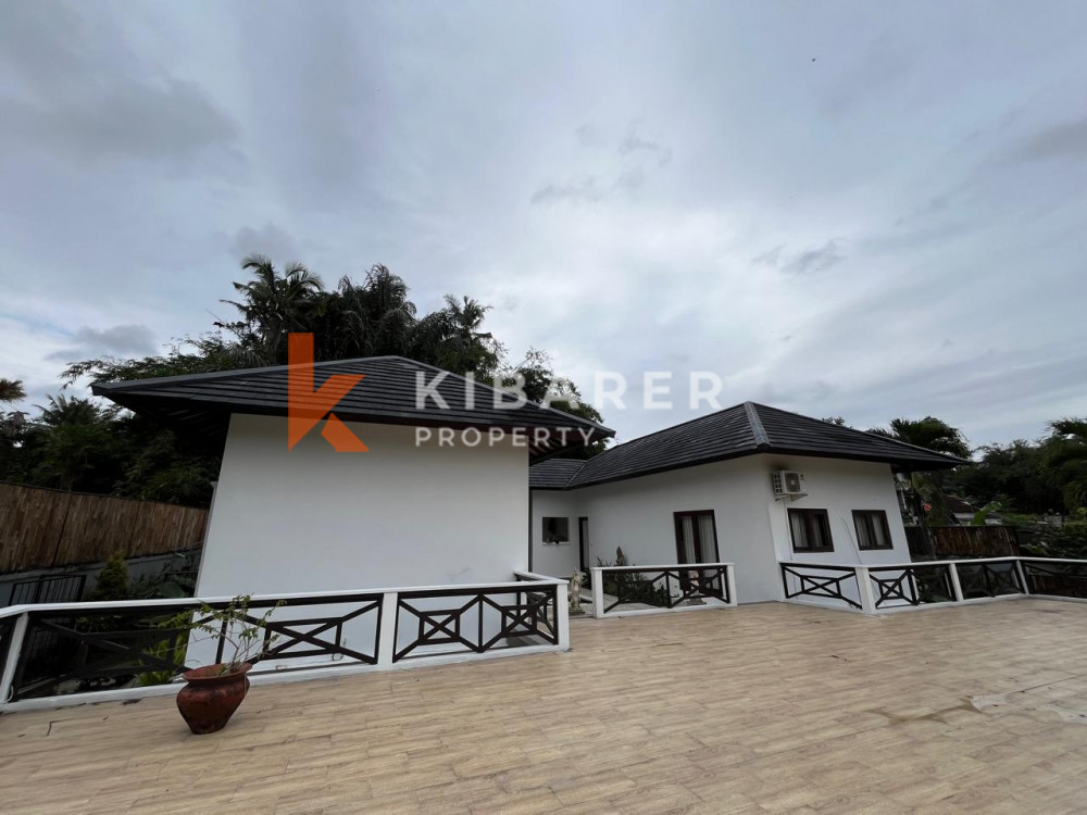 Open Living Room Villa with Four Bedrooms in the Forest Area of Mengwi — image 9
