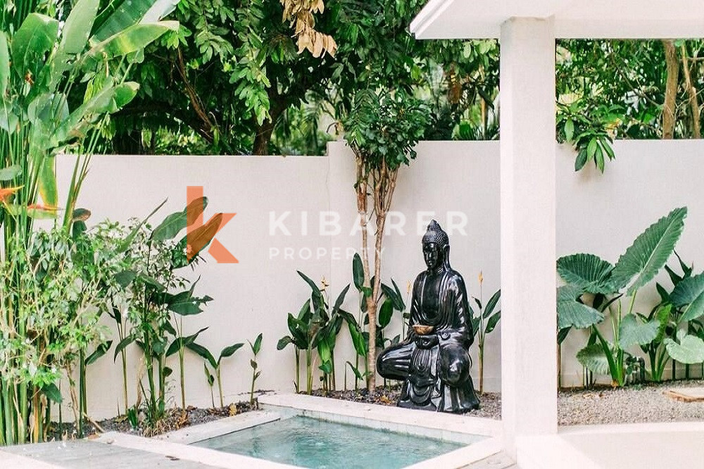 Exquisite Five-Bedroom Villa with Enclosed Living Room in the Tranquility of Umalas — image 3